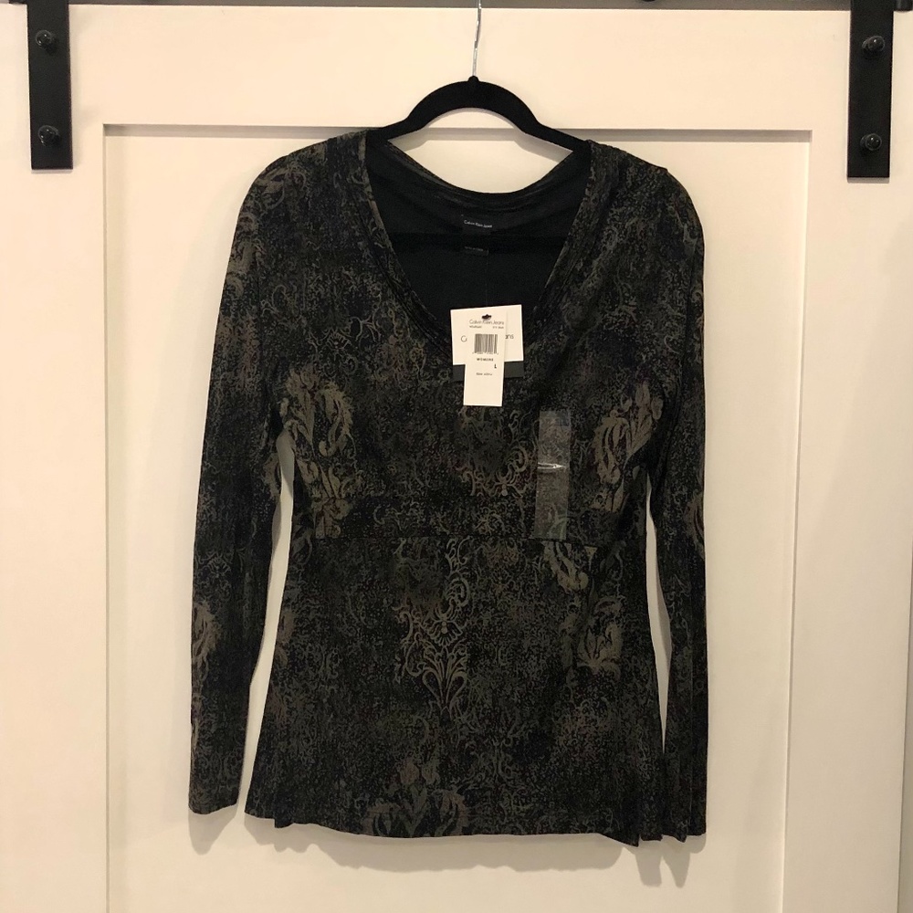 NWT Calvin Klein Women's L/S V-Neck Shirt Size L